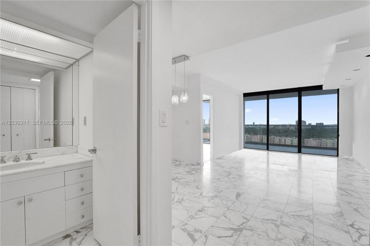 19707 Turnberry Way , Unit 16C, Aventura, FL 33180 Photo