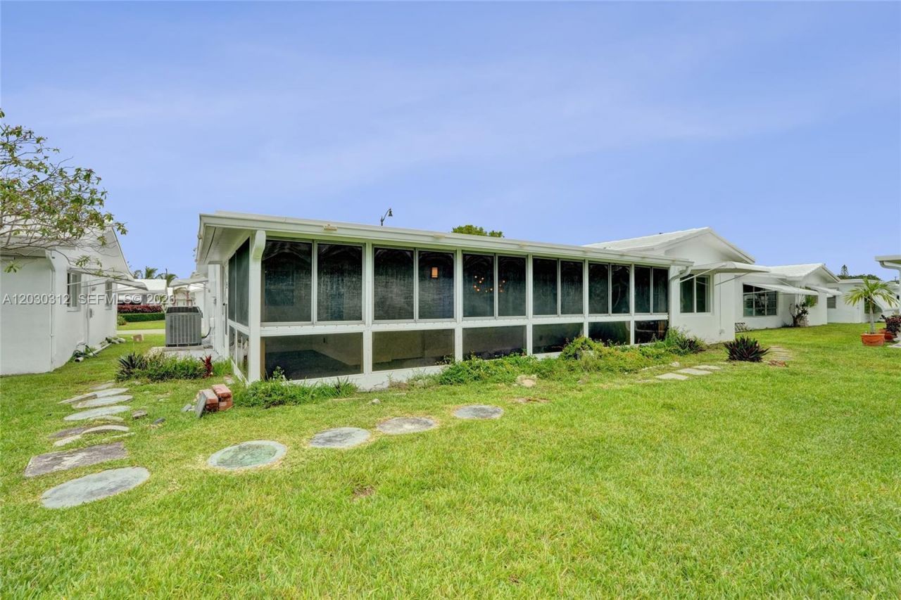 240 NW 25th Ct, Pompano Beach, FL 33064 Photo