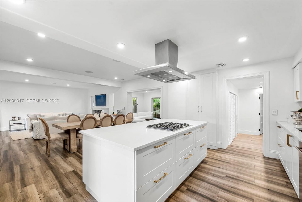 5236 Pine Tree Dr , Miami Beach, FL 33140 Photo