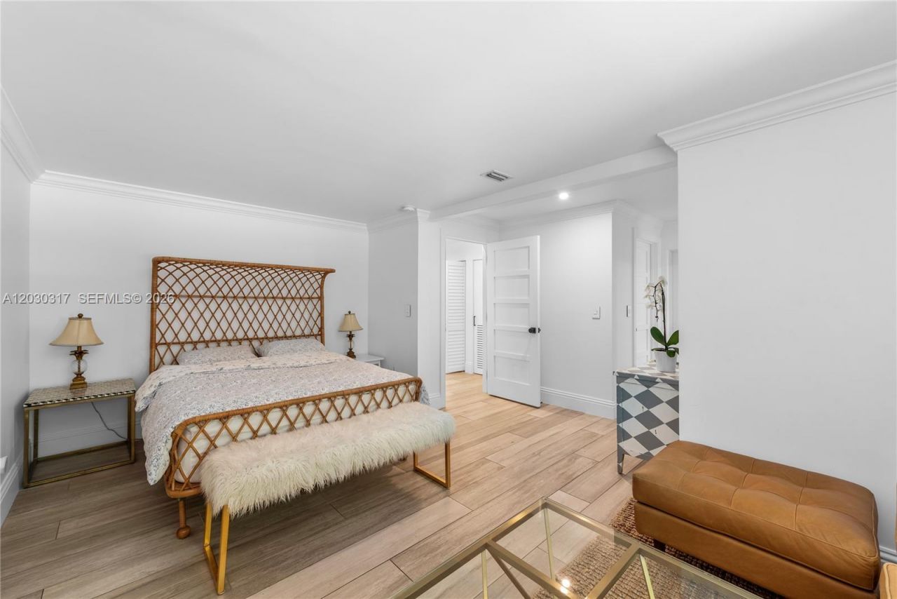 5236 Pine Tree Dr , Miami Beach, FL 33140 Photo