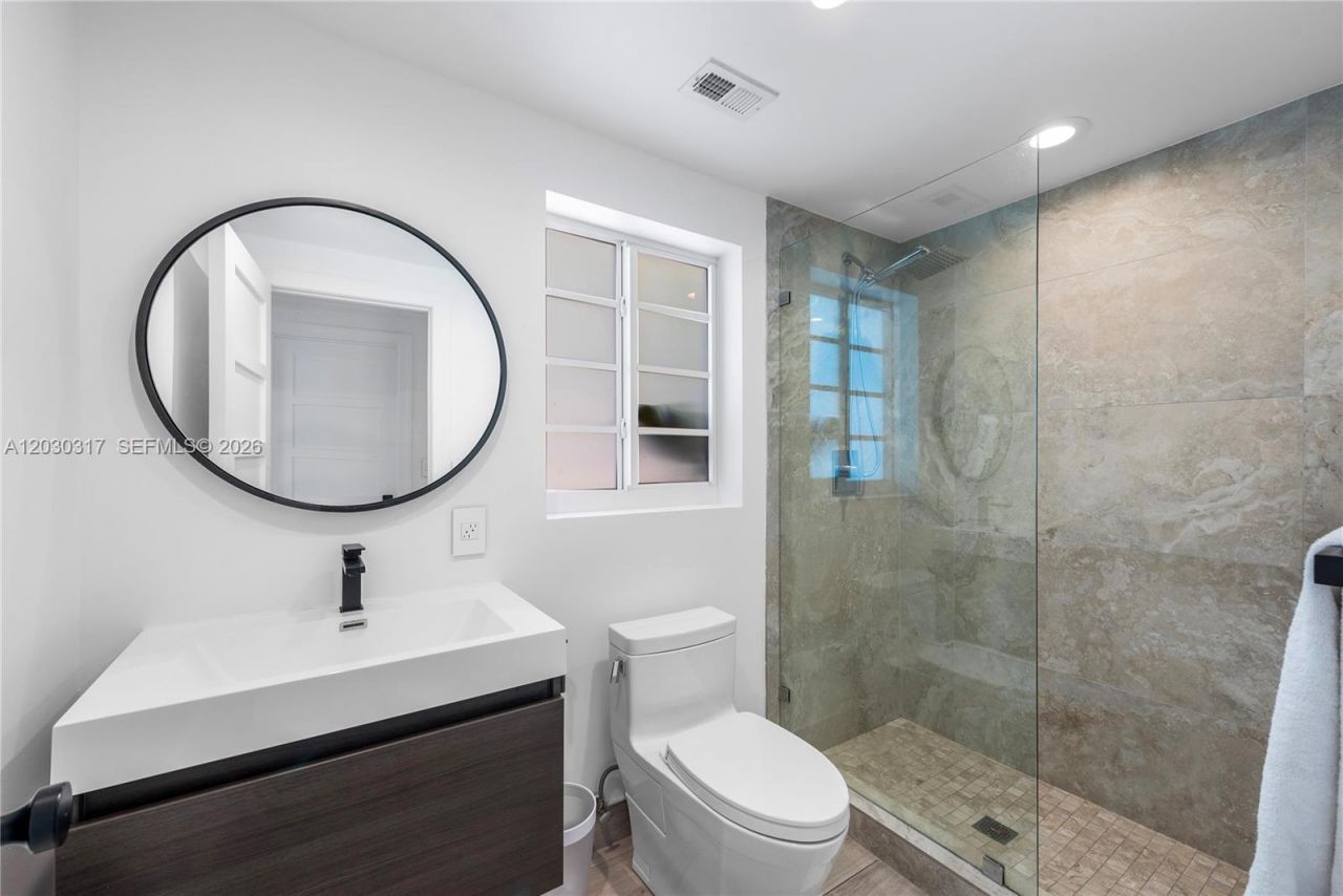 5236 Pine Tree Dr , Miami Beach, FL 33140 Photo