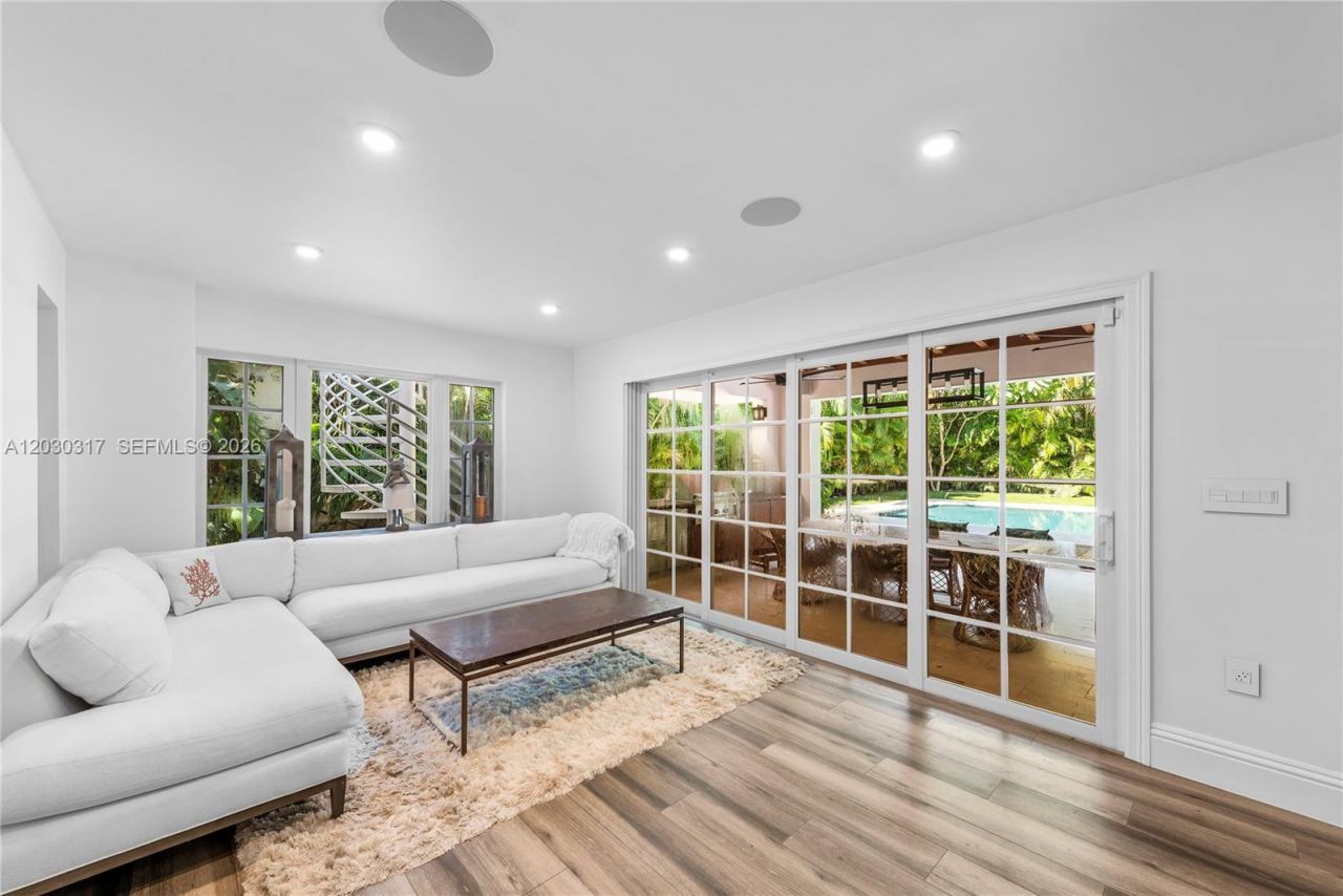 5236 Pine Tree Dr , Miami Beach, FL 33140 Photo