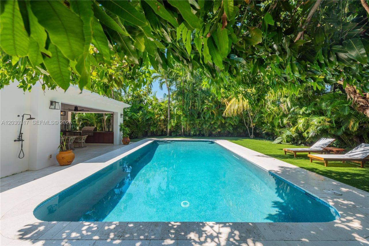 5236 Pine Tree Dr , Miami Beach, FL 33140 Photo