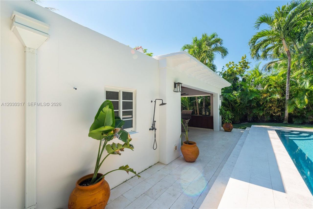 5236 Pine Tree Dr , Miami Beach, FL 33140 Photo