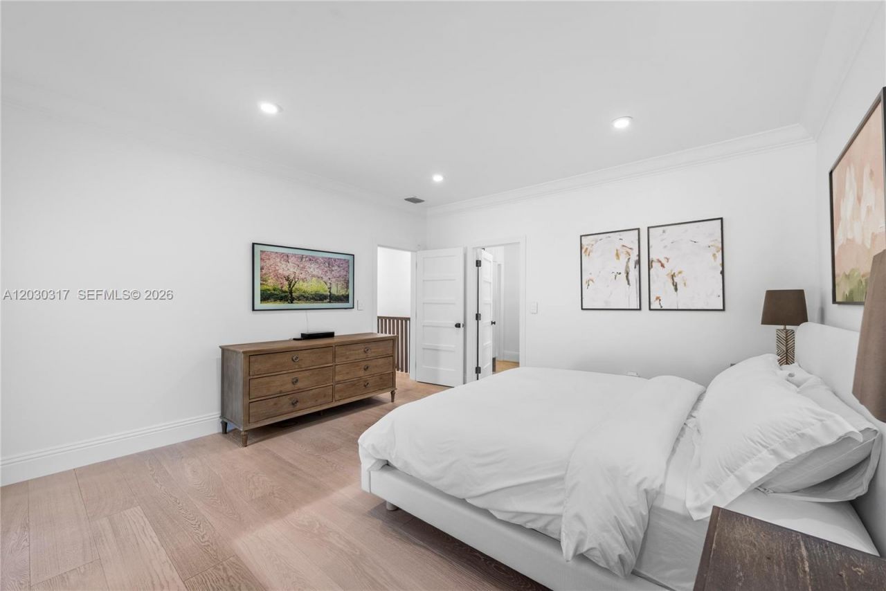5236 Pine Tree Dr , Miami Beach, FL 33140 Photo