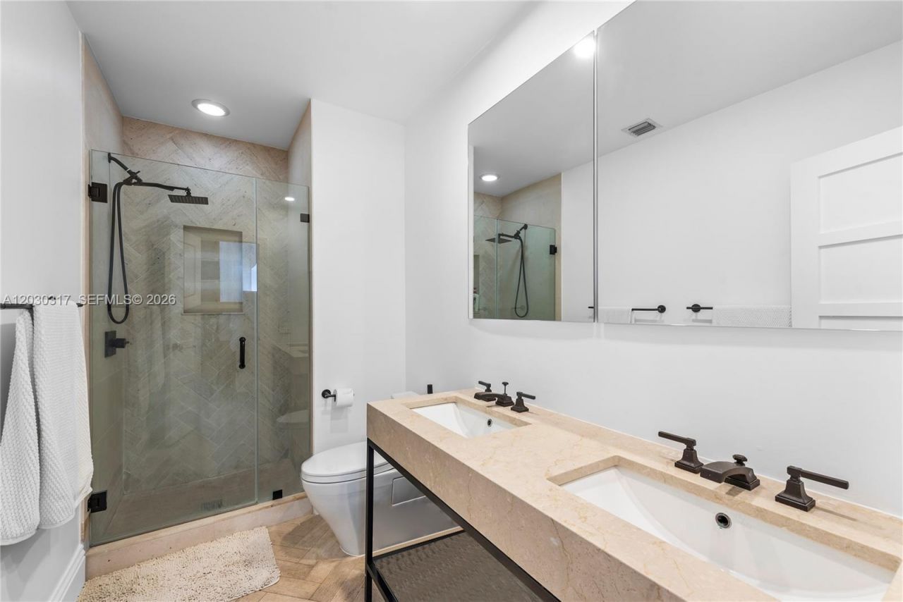 5236 Pine Tree Dr , Miami Beach, FL 33140 Photo