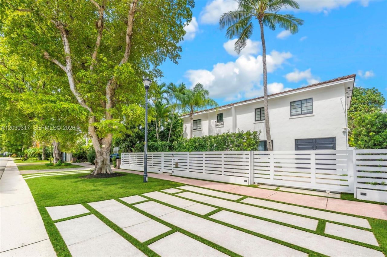 5236 Pine Tree Dr , Miami Beach, FL 33140 Photo