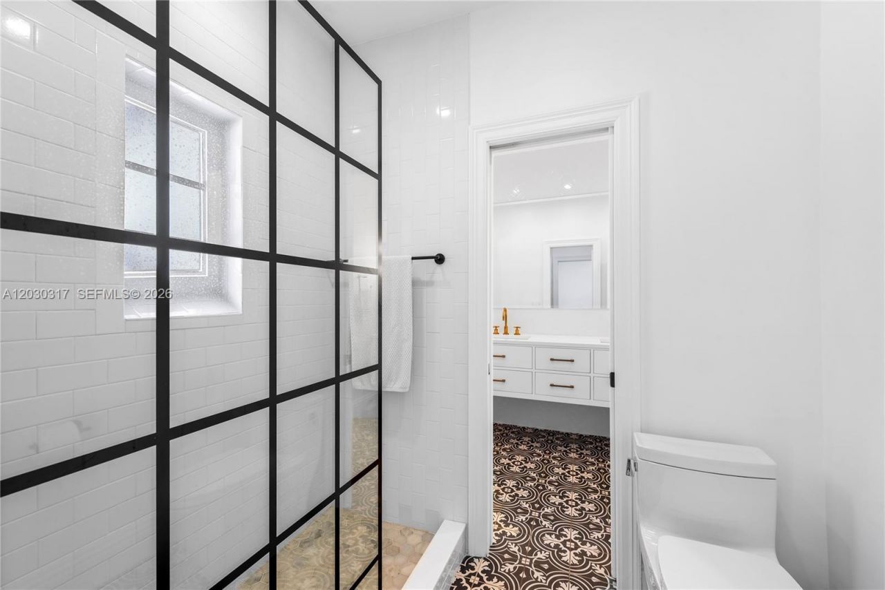 5236 Pine Tree Dr , Miami Beach, FL 33140 Photo