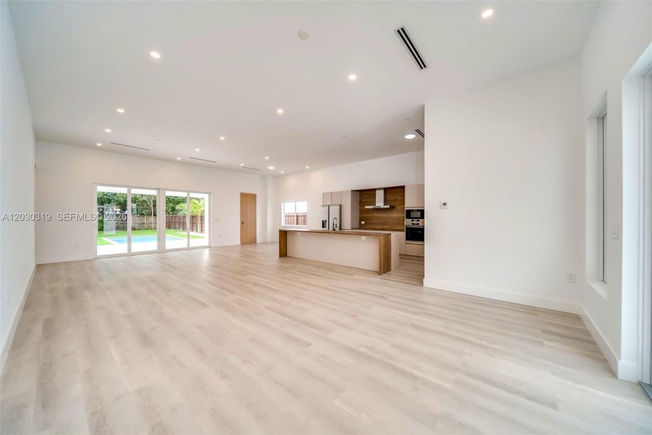 8990 N Miami Ave , El Portal, FL 33150 Photo
