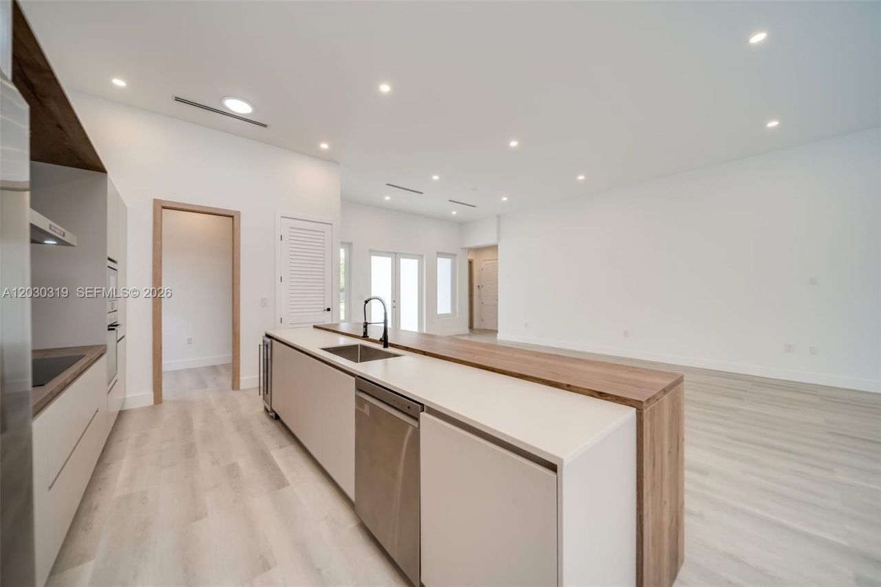 8990 N Miami Ave , El Portal, FL 33150 Photo