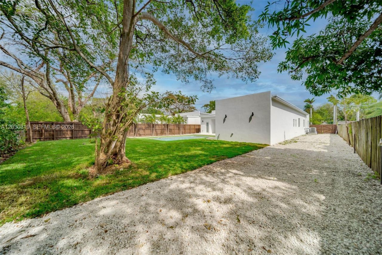 8990 N Miami Ave , El Portal, FL 33150 Photo