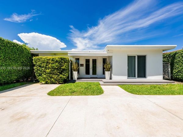 575 W 50th St , Miami Beach, FL 33140
