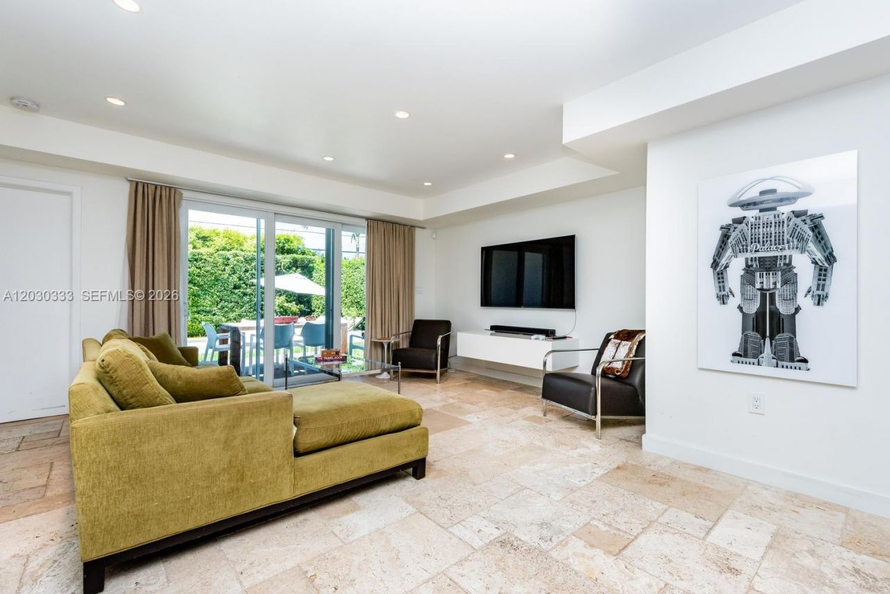 575 W 50th St , Miami Beach, FL 33140 Photo