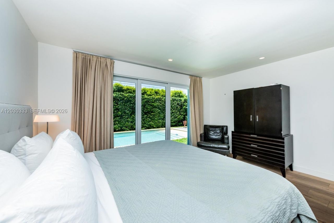 575 W 50th St , Miami Beach, FL 33140 Photo