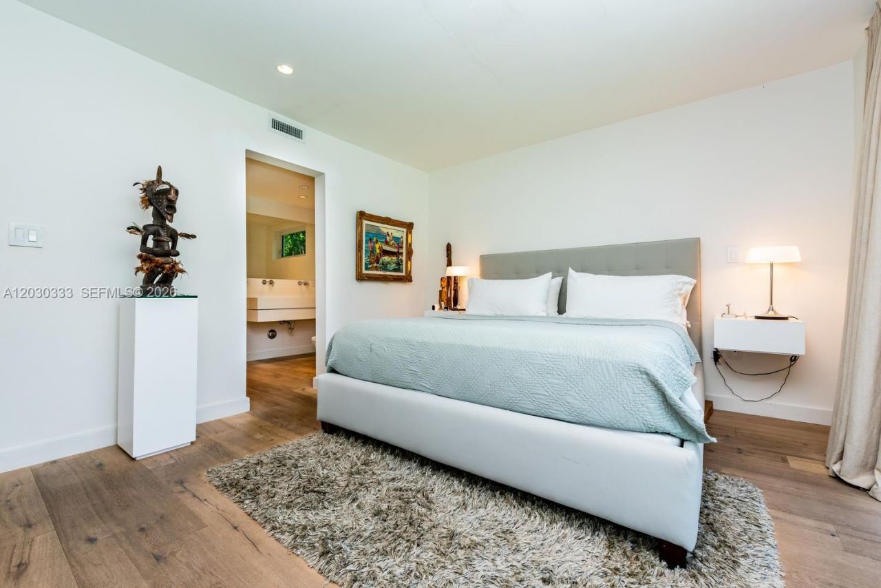 575 W 50th St , Miami Beach, FL 33140 Photo
