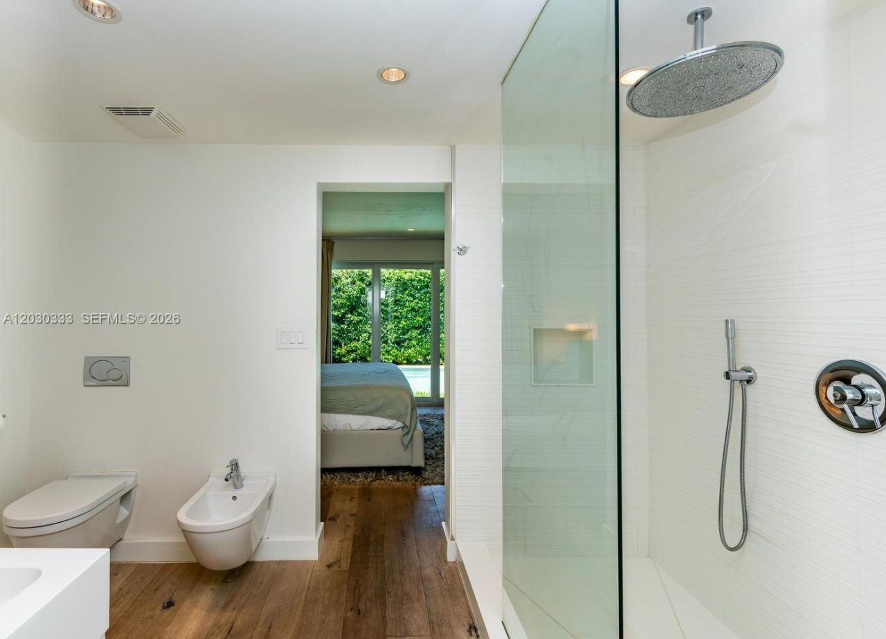 575 W 50th St , Miami Beach, FL 33140 Photo