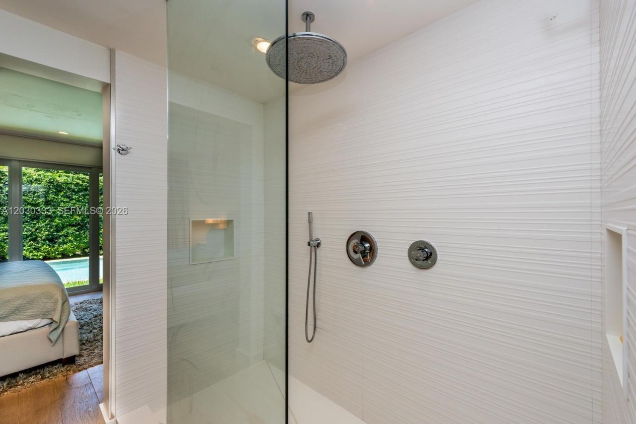 575 W 50th St , Miami Beach, FL 33140 Photo