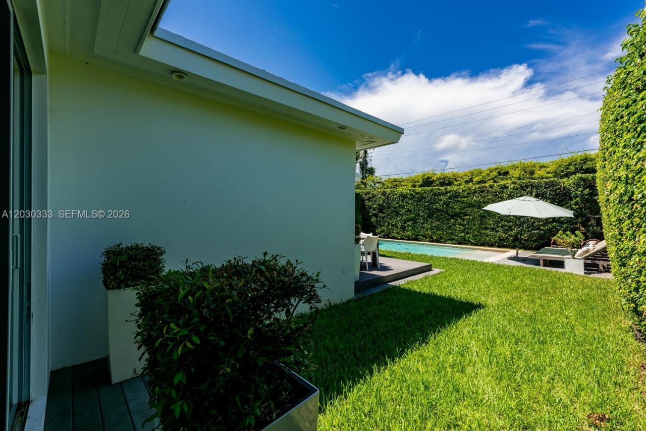 575 W 50th St , Miami Beach, FL 33140 Photo