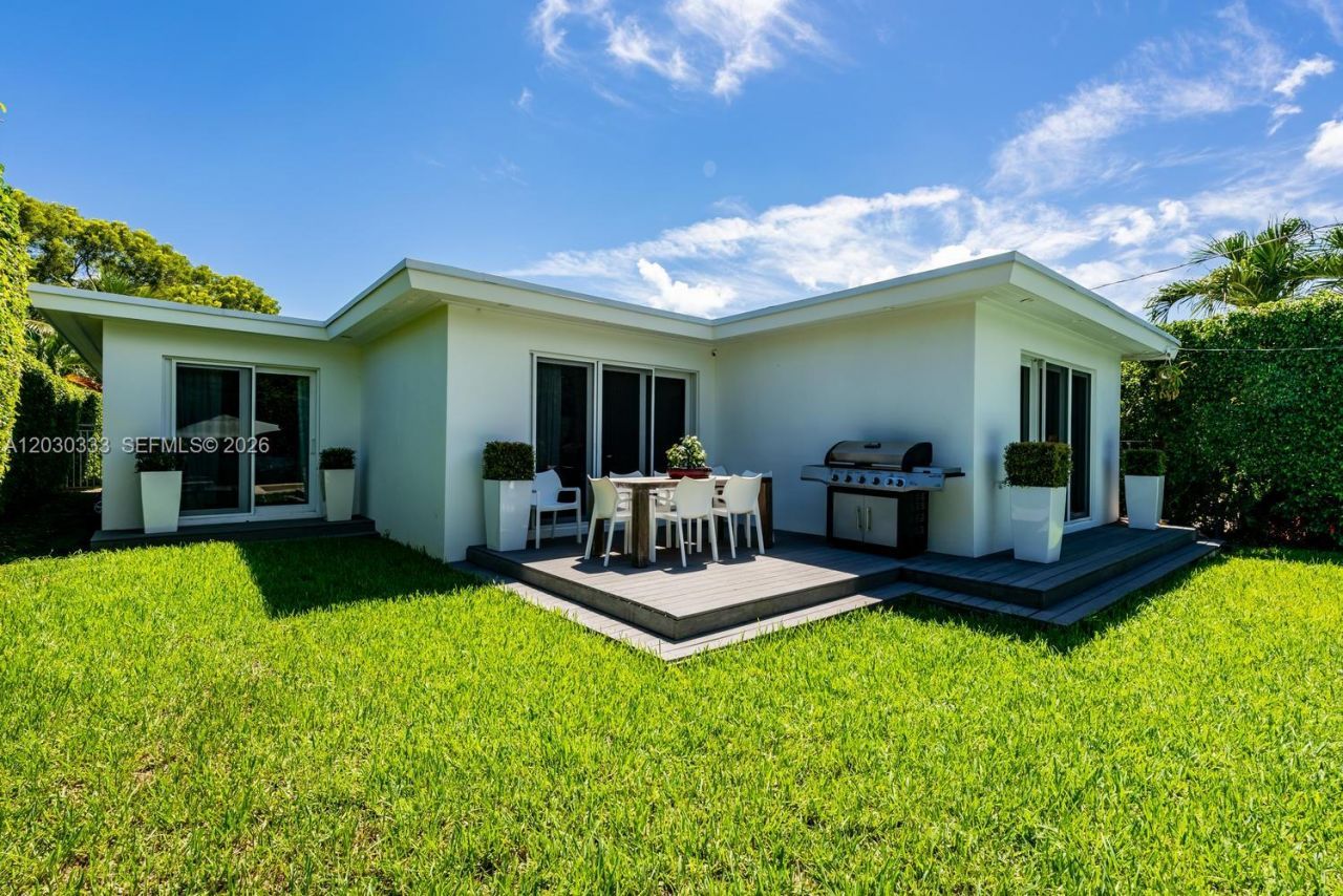 575 W 50th St , Miami Beach, FL 33140 Photo