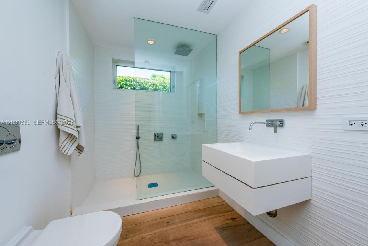 575 W 50th St , Miami Beach, FL 33140 Photo