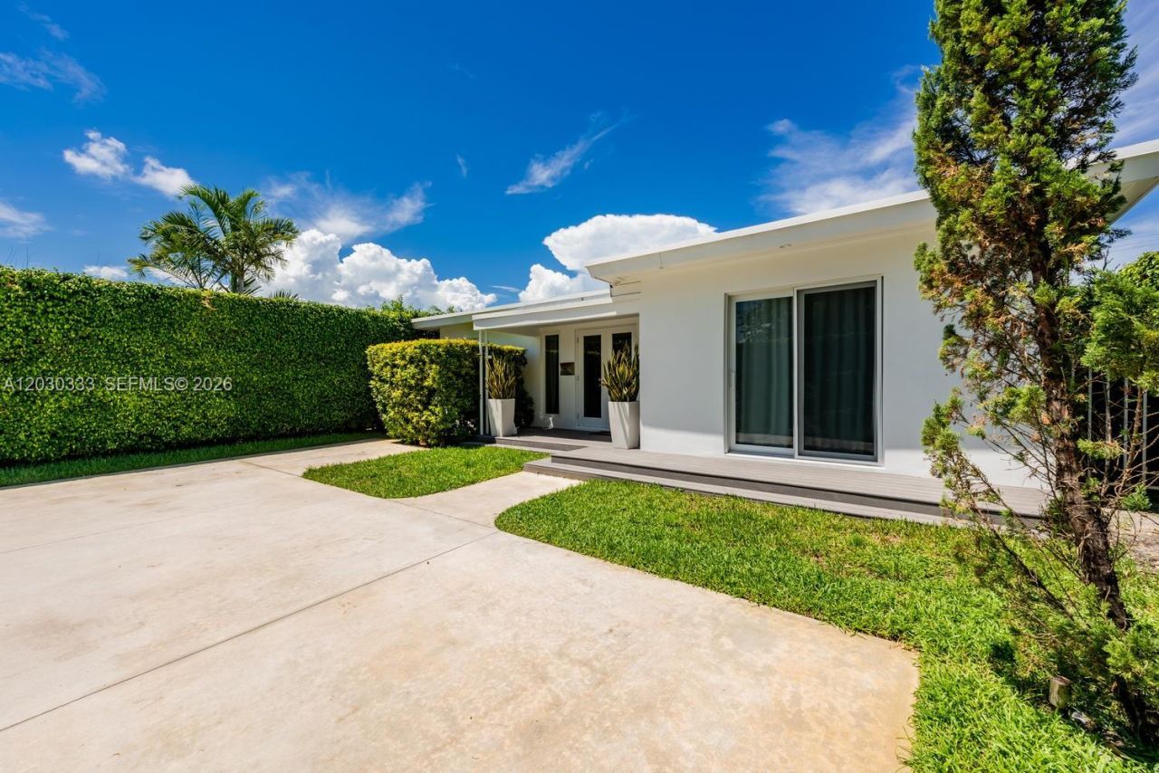 575 W 50th St , Miami Beach, FL 33140 Photo