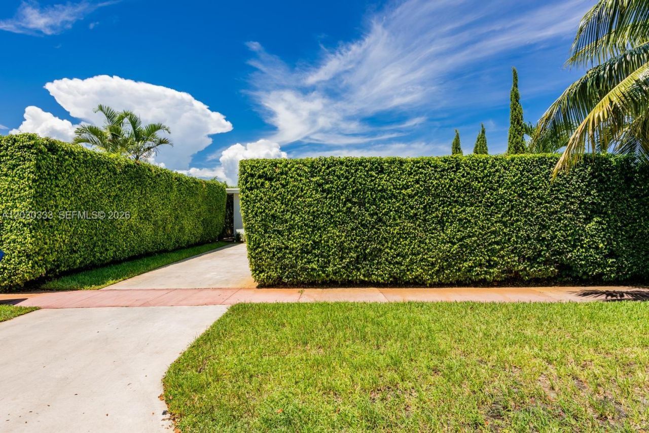 575 W 50th St , Miami Beach, FL 33140 Photo