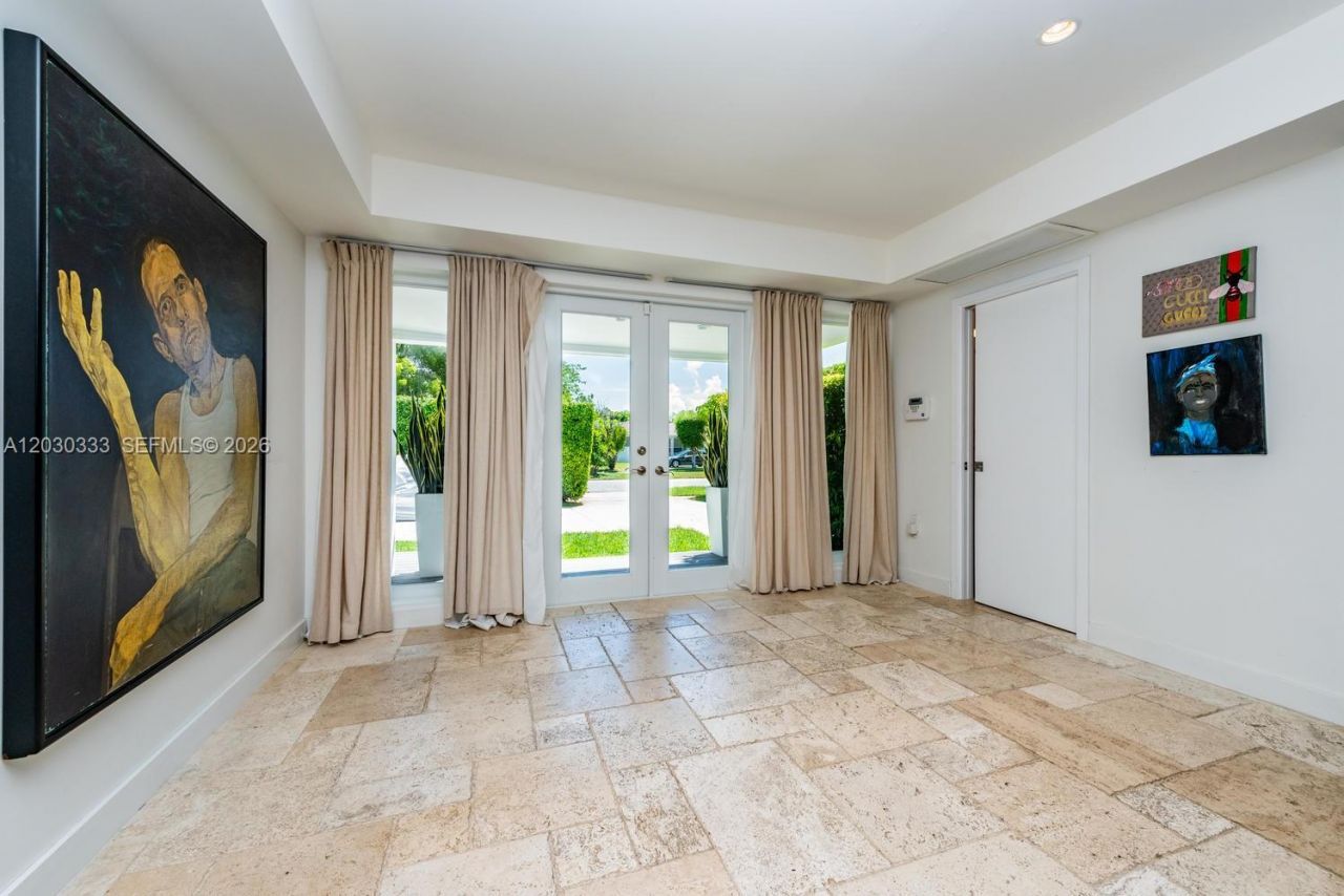 575 W 50th St , Miami Beach, FL 33140 Photo