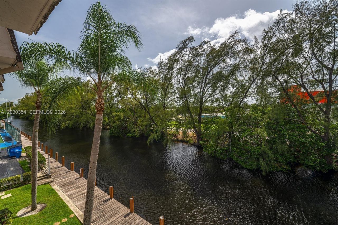 5911 NE 14th Ln, Unit 205S, Fort Lauderdale, FL 33334 Photo