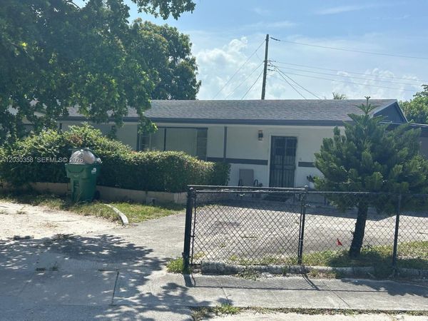 4301 NW 171st St , Miami Gardens, FL 33055
