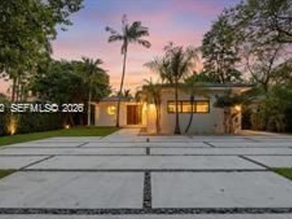 550 S Shore Dr , Miami Beach, FL 33141