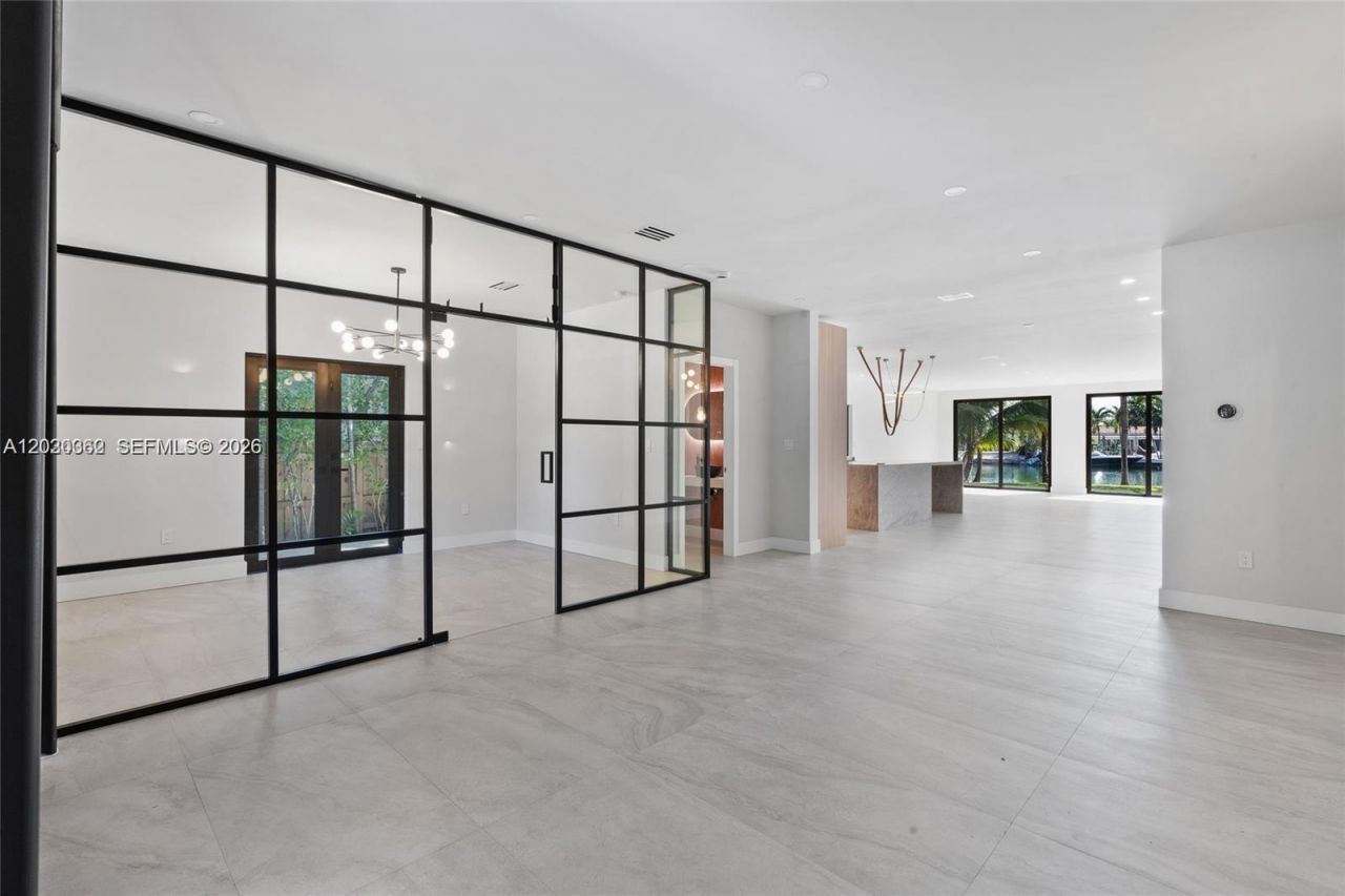 550 S Shore Dr , Miami Beach, FL 33141 Photo