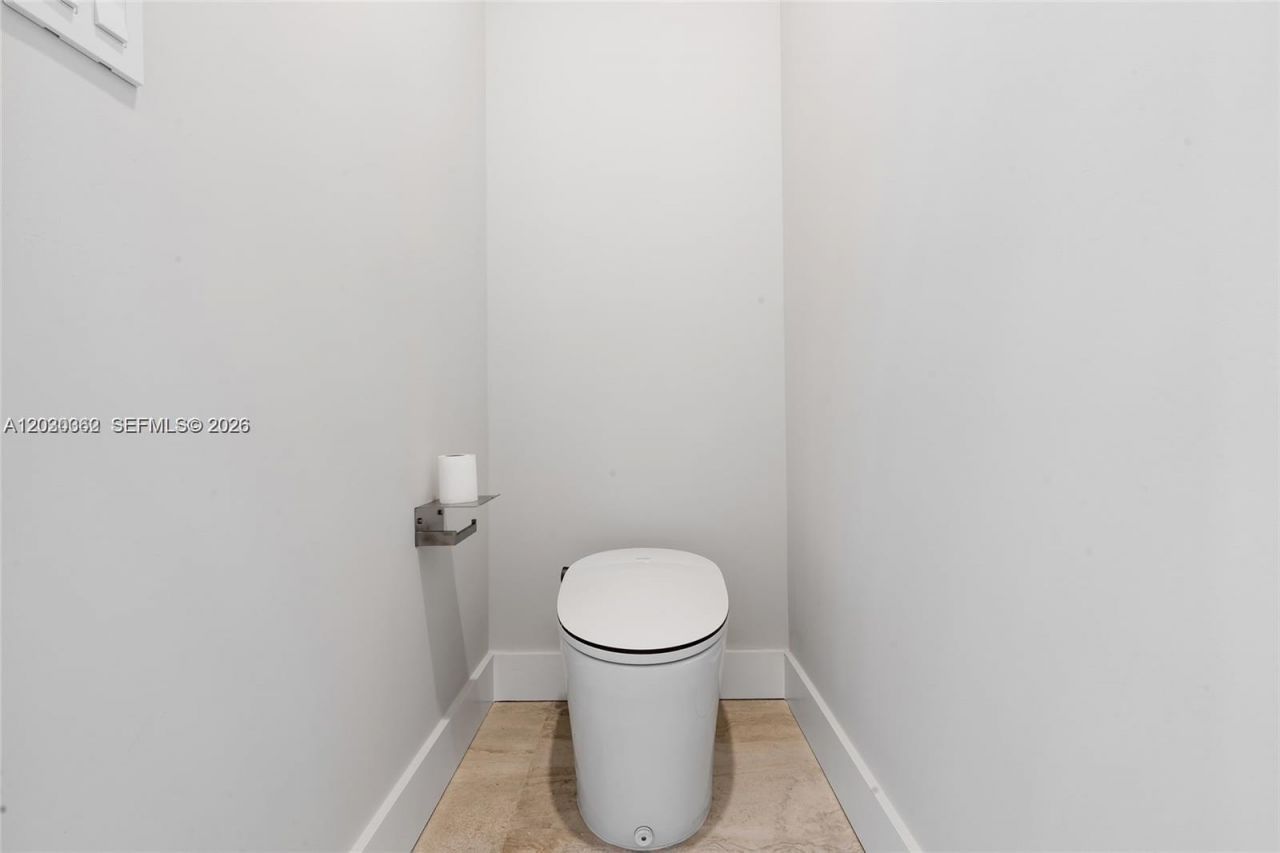 550 S Shore Dr , Miami Beach, FL 33141 Photo