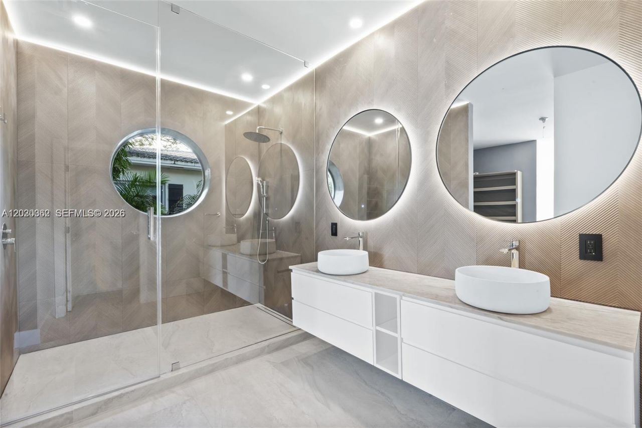 550 S Shore Dr , Miami Beach, FL 33141 Photo