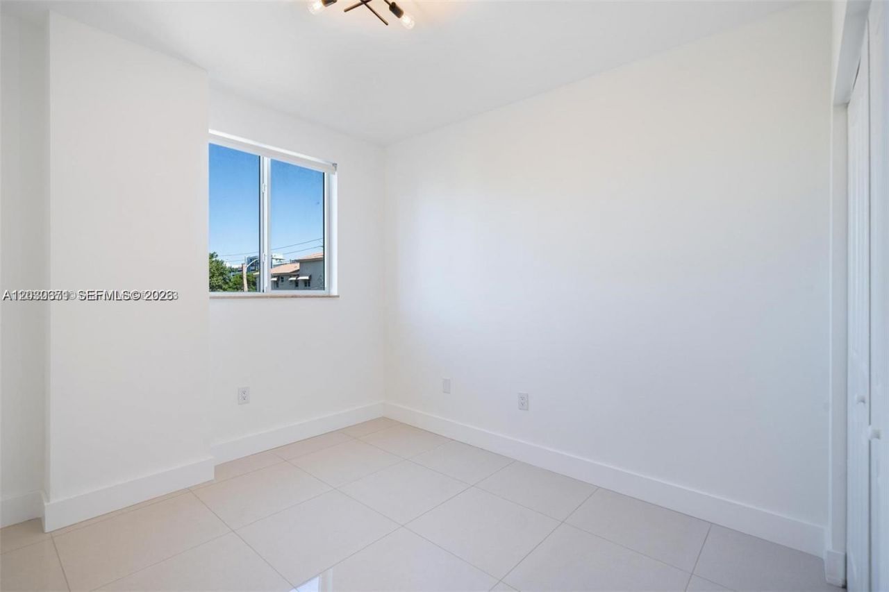 2280 SW 32nd Ave , Unit 201, Miami, FL 33145 Photo
