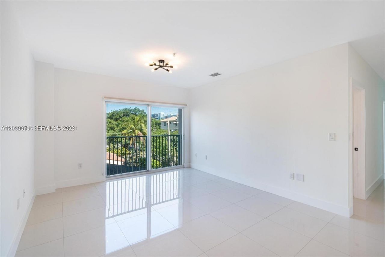 2280 SW 32nd Ave , Unit 201, Miami, FL 33145 Photo