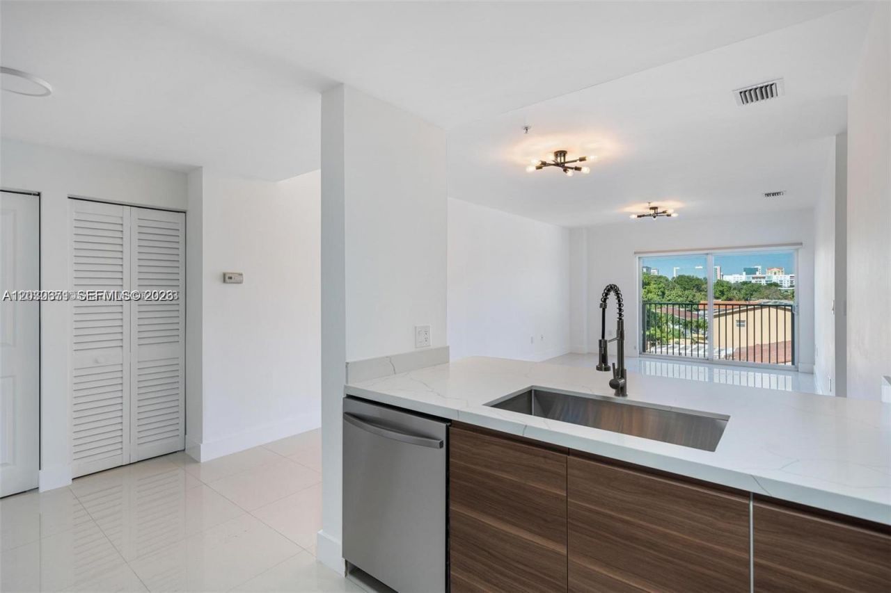 2280 SW 32nd Ave , Unit 201, Miami, FL 33145 Photo