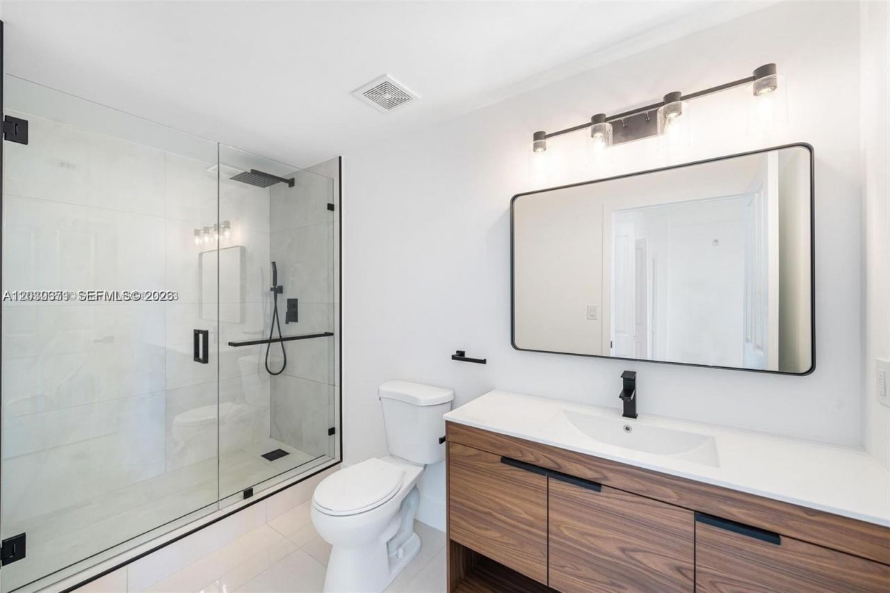 2280 SW 32nd Ave , Unit 201, Miami, FL 33145 Photo