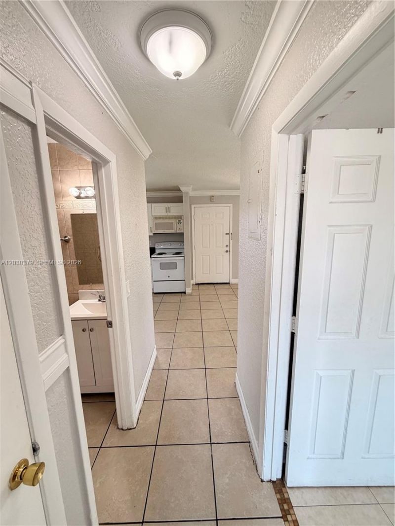 412 Lakeside Dr, Unit 223, Margate, FL 33063 Photo