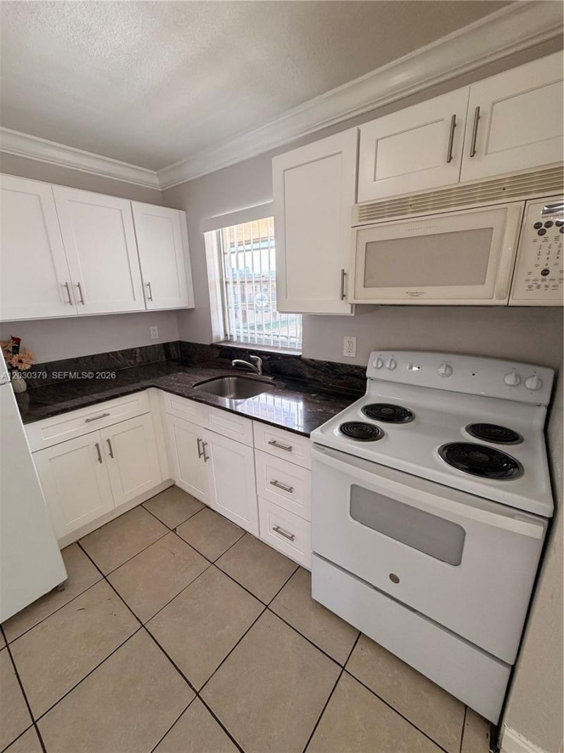 412 Lakeside Dr, Unit 223, Margate, FL 33063 Photo