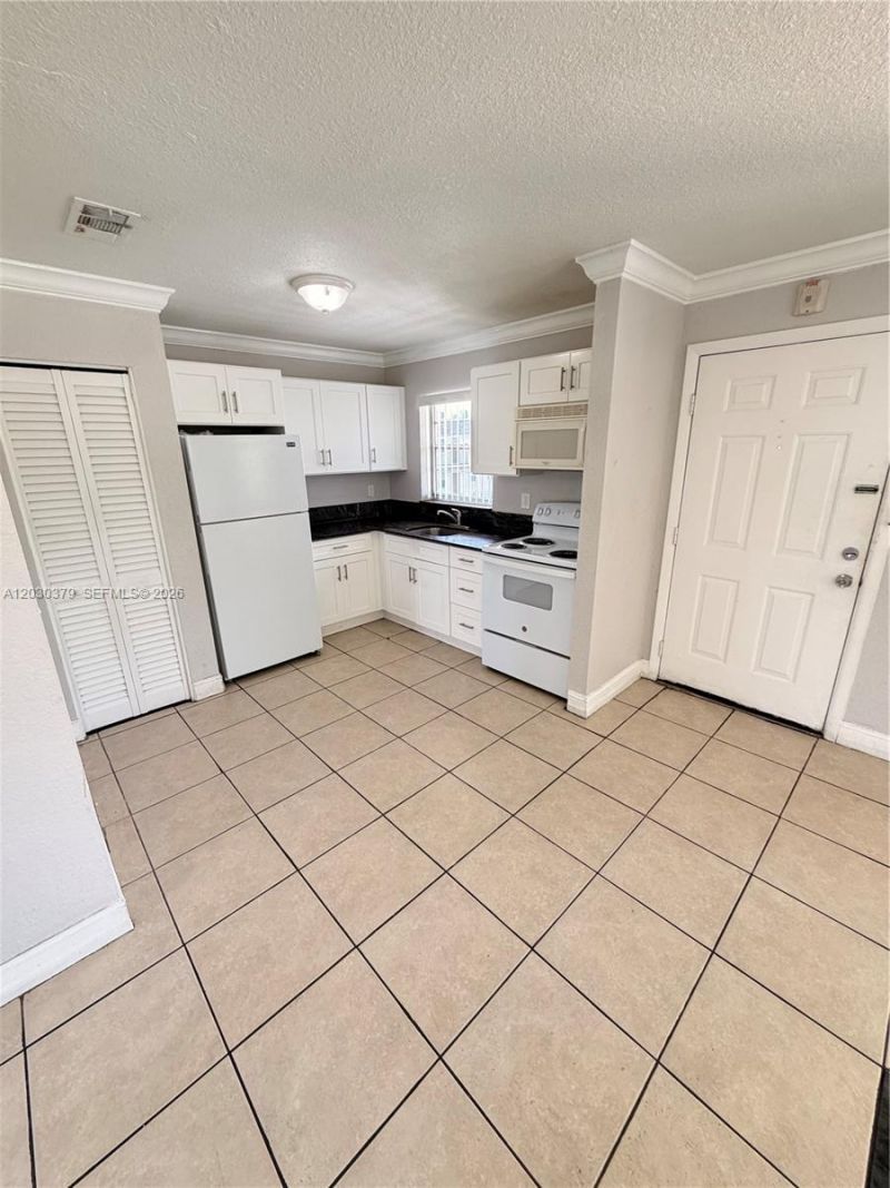412 Lakeside Dr, Unit 223, Margate, FL 33063 Photo