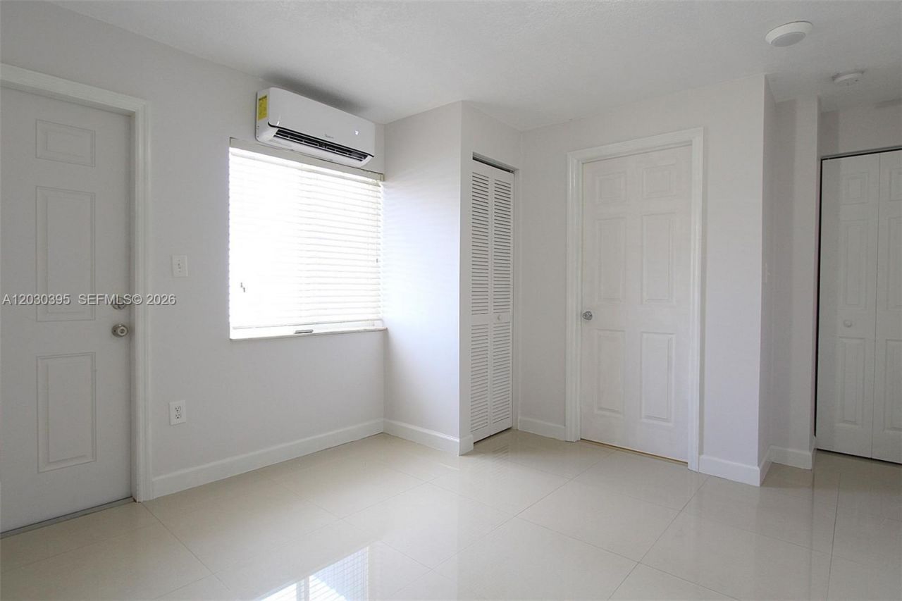 7281 SW 9th St, Unit 2, Miami, FL 33144 Photo
