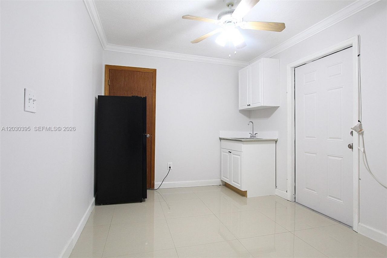 7281 SW 9th St, Unit 2, Miami, FL 33144 Photo
