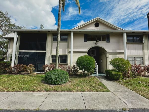 927 NE 199th St , Unit 101, Miami, FL 33179