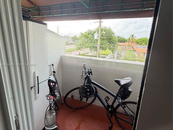 675 NW 85th Ct , Unit 8-207, Miami, FL 33126