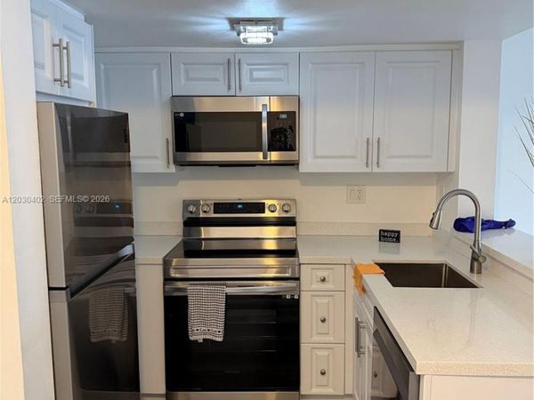 675 NW 85th Ct, Unit 8-207, Miami, FL 33126