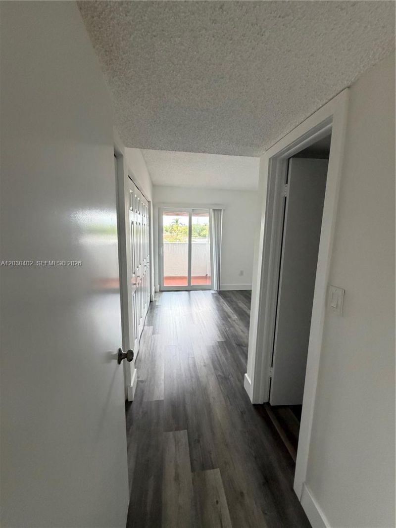 675 NW 85th Ct, Unit 8-207, Miami, FL 33126 Photo