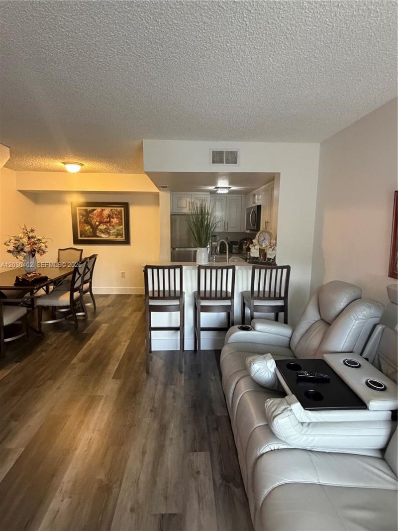 675 NW 85th Ct , Unit 8-207, Miami, FL 33126 Photo