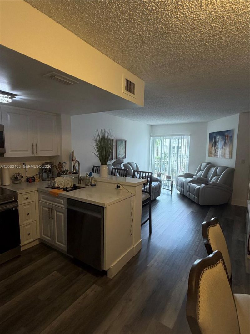 675 NW 85th Ct , Unit 8-207, Miami, FL 33126 Photo