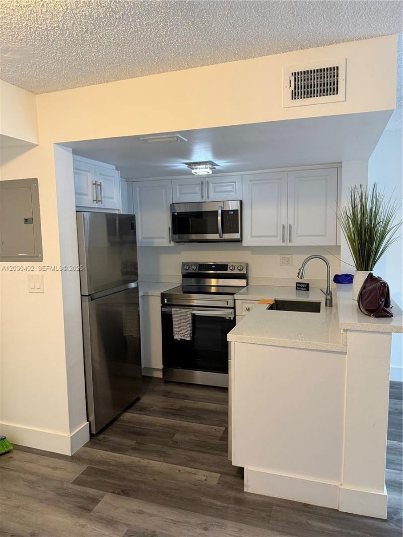 675 NW 85th Ct, Unit 8-207, Miami, FL 33126 Photo