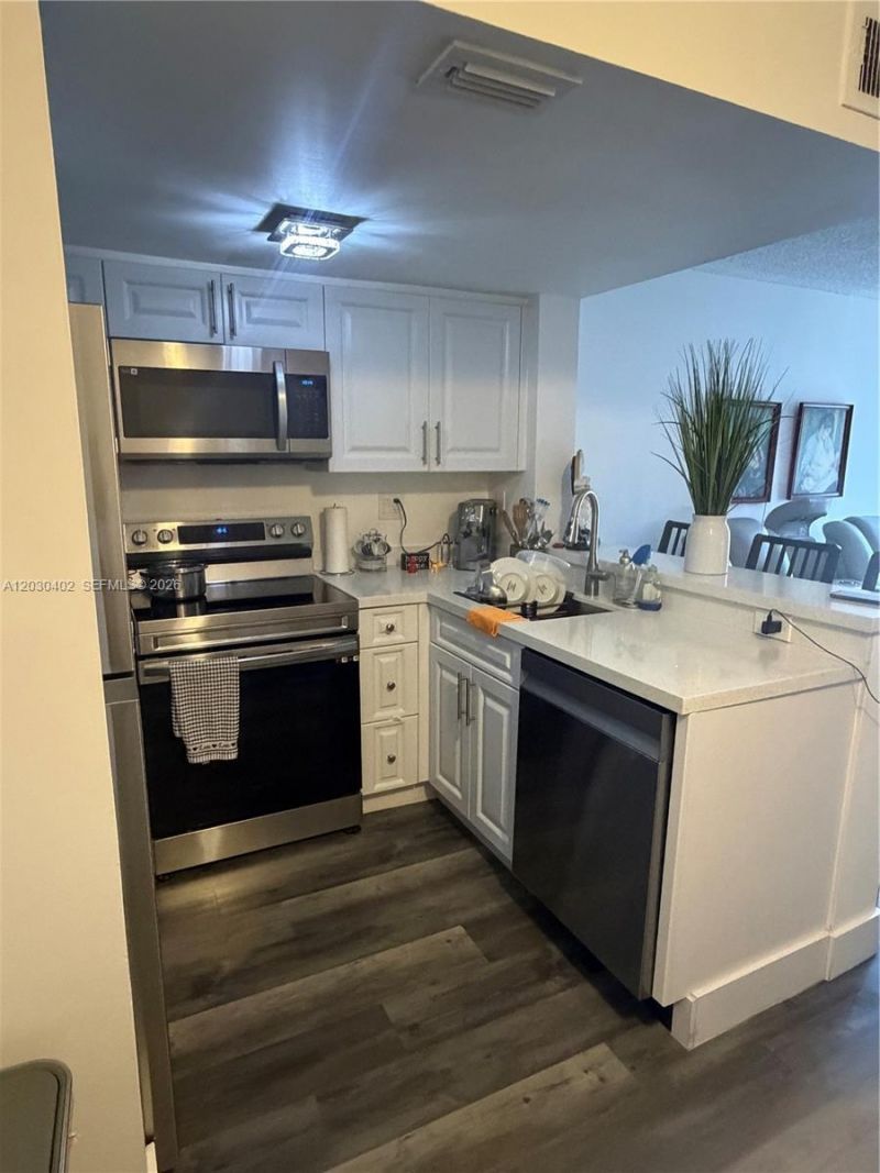 675 NW 85th Ct , Unit 8-207, Miami, FL 33126 Photo